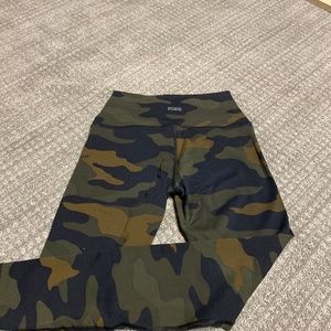 PINK Ultimate Camo Leggings